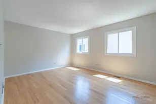 227 E Lakeside Dr, Vernon Hills, IL 60061 - Photo 28