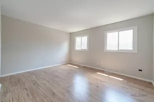 227 E Lakeside Dr, Vernon Hills, IL 60061 - Photo 32