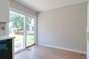 227 E Lakeside Dr, Vernon Hills, IL 60061 - Photo 24