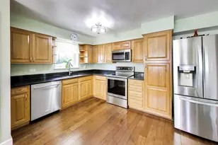 10629 Preston St, Westchester, IL 60154 - Photo 8
