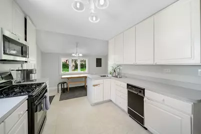 707 Glenshire Road, Glenview, IL 60025 - Photo 12