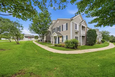 125 Silverstone Drive #125, Carpentersville, IL 60110 - Photo 2