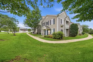 125 Silverstone Dr, Carpentersville, IL 60110 - Photo 2