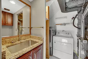 662 Carriage Hill Dr, Glenview, IL 60025 - Photo 18