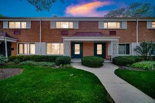 662 Carriage Hill Dr, Glenview, IL 60025 - Photo 1