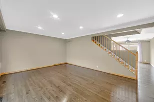 662 Carriage Hill Dr, Glenview, IL 60025 - Photo 6