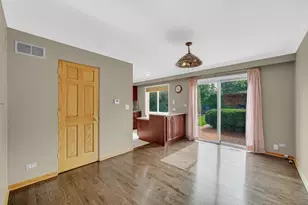 662 Carriage Hill Dr, Glenview, IL 60025 - Photo 10