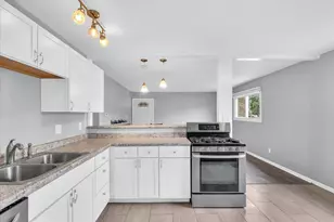 2402 W Kirby Ave, Champaign, IL 61821 - Photo 10