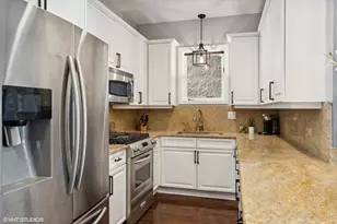 3233 N Racine Ave, Chicago, IL 60657 - Photo 8