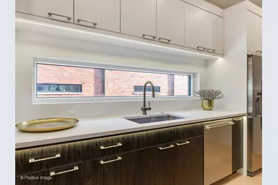 6915 N Western Avenue #4, Chicago, IL 60645 - Photo 8