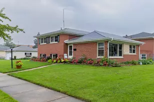 2201 Pine St, Des Plaines, IL 60018 - Photo 1
