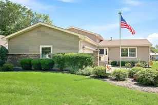 447 Gerry St, Woodstock, IL 60098 - Photo 2