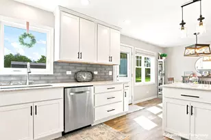 447 Gerry St, Woodstock, IL 60098 - Photo 4