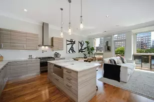 16 N Carpenter St, Chicago, IL 60607 - Photo 8