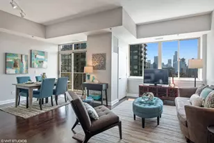 230 W Division St, Chicago, IL 60610 - Photo 4