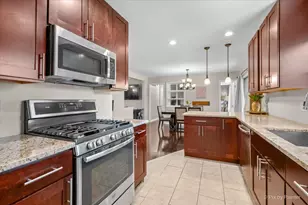 43 Grange Rd, Elk Grove Village, IL 60007 - Photo 4