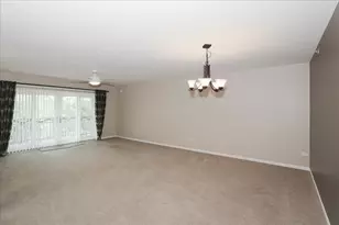 740 Creekside Dr, Mount Prospect, IL 60056 - Photo 4