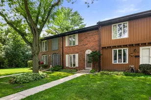 13 Dumbarton Oaks Pl, Elgin, IL 60123 - Photo 1