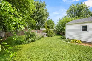 621 Fairlane Ave, Dekalb, IL 60115 - Photo 22