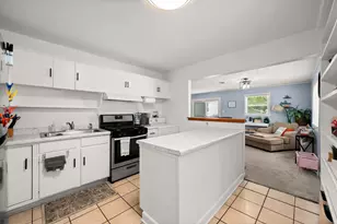 621 Fairlane Ave, Dekalb, IL 60115 - Photo 8