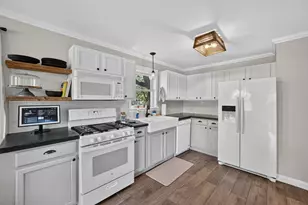 1212 Dean St, Saint Charles, IL 60174 - Photo 8