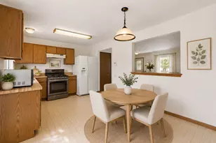 2075 Aronomink Cir, Elgin, IL 60123 - Photo 8