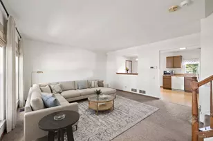 2075 Aronomink Cir, Elgin, IL 60123 - Photo 4