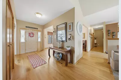 10400 Emerald Avenue, Orland Park, IL 60467 - Photo 2