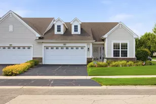 635 N Falls Circle, Pingree Grove, IL 60140 - Photo 2