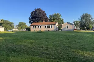 203 E 2nd St, Genoa, IL 60135 - Photo 16