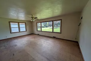 203 E 2nd St, Genoa, IL 60135 - Photo 2
