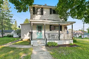731 N Madison St, Woodstock, IL 60098 - Photo 1