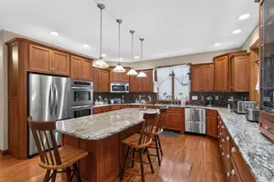 310 Bayview Ct, Danville, IL 61832 - Photo 4