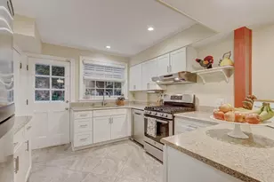 308 S Albert St, Mount Prospect, IL 60056 - Photo 4
