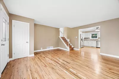944 S Ardmore Avenue, Villa Park, IL 60181 - Photo 6