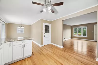 944 S Ardmore Avenue, Villa Park, IL 60181 - Photo 8