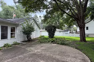 290 N Main St, Herscher, IL 60941 - Photo 10