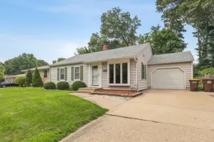 1407 Vassar Rd, Rockford, IL 61103 - Photo 2