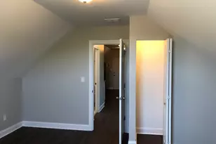 827 W 33rd Pl, Chicago, IL 60608 - Photo 18