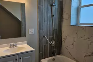 827 W 33rd Pl, Chicago, IL 60608 - Photo 10