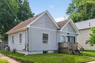 322 Hickory St, Dekalb, IL 60115 - Photo 2