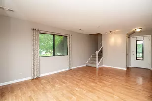 197 Uteg St, Crystal Lake, IL 60014 - Photo 4