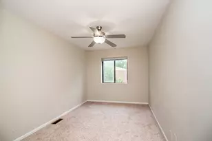 197 Uteg St, Crystal Lake, IL 60014 - Photo 14