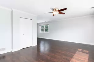 712 W Highland Ave, Elgin, IL 60123 - Photo 10