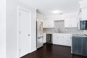 712 W Highland Ave, Elgin, IL 60123 - Photo 6