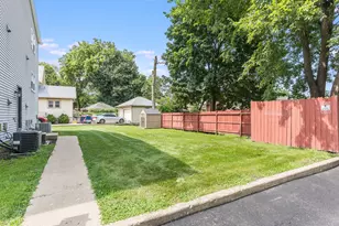 712 W Highland Ave, Elgin, IL 60123 - Photo 26