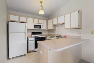 1012 Saxon Ct, Elgin, IL 60120 - Photo 6