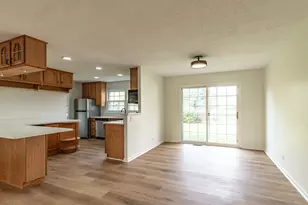 1075 Aspen Dr, Buffalo Grove, IL 60089 - Photo 6