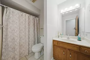 650 Waverly Dr, Elgin, IL 60120 - Photo 16