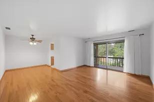 650 Waverly Dr, Elgin, IL 60120 - Photo 6